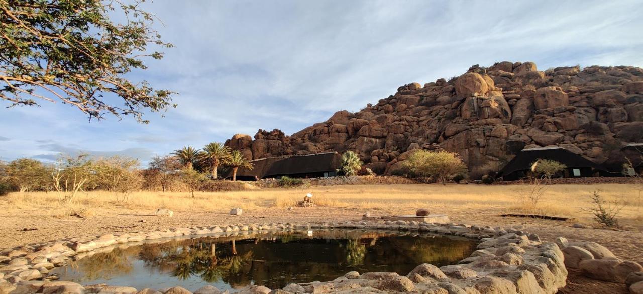 Ai Aiba - The Rock Painting Lodge Omaruru Exterior foto