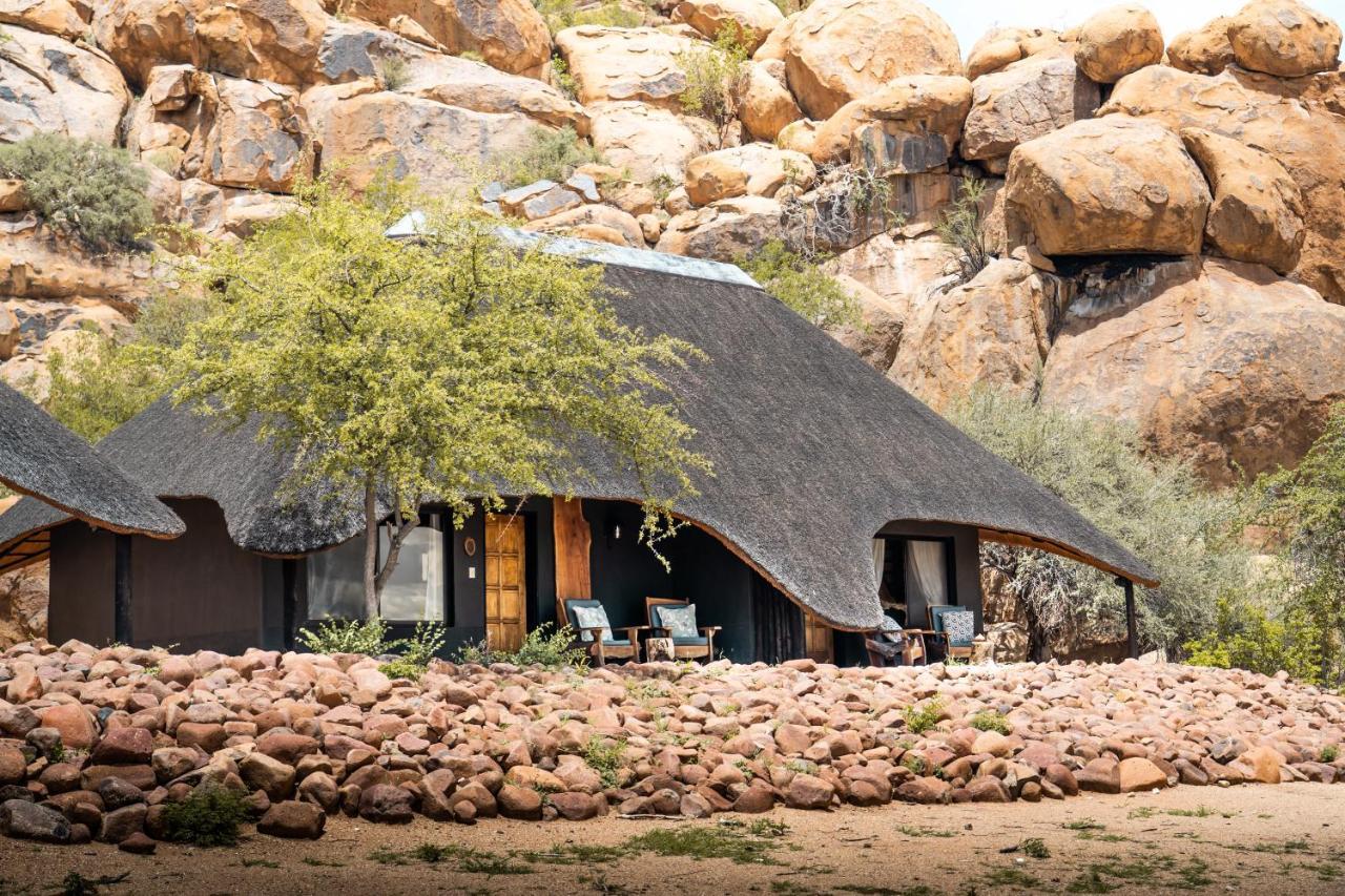 Ai Aiba - The Rock Painting Lodge Omaruru Exterior foto